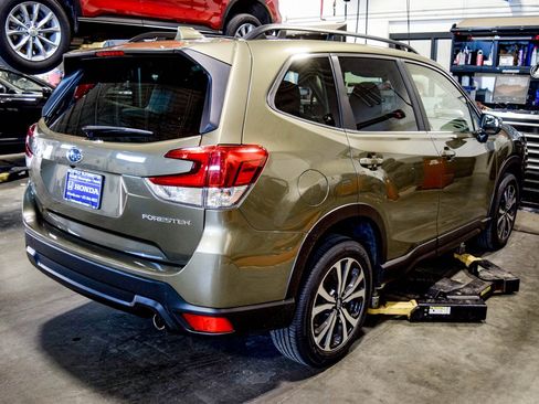 Used 2023 Subaru Forester Limited image 3