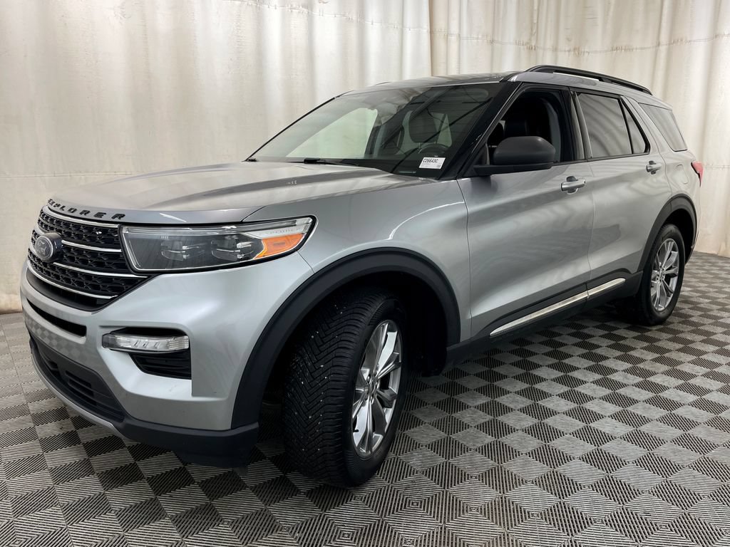Used 2020 Ford Explorer XLT w/ Equipment Group 202A AWD/4WD image 17