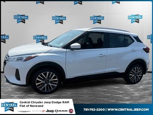 Used 2023 Nissan Kicks SV FWD image 1