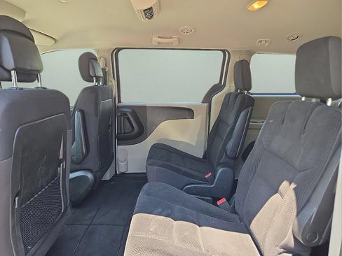 Used 2019 Dodge Grand Caravan SE FWD image 8
