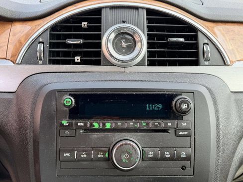 Used 2011 Buick Enclave CXL image 20