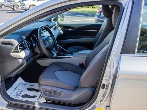 Used 2019 Toyota Camry LE image 11