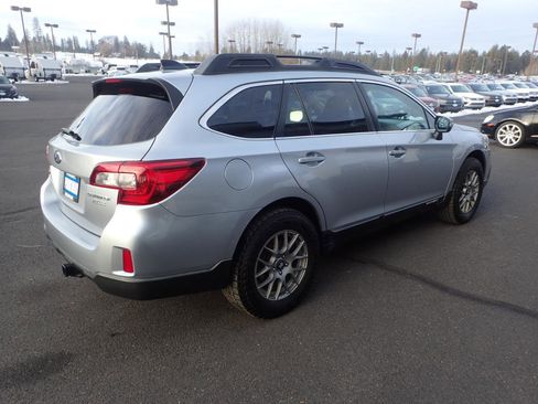 Used 2016 Subaru Outback 2.5i Limited AWD/4WD image 5