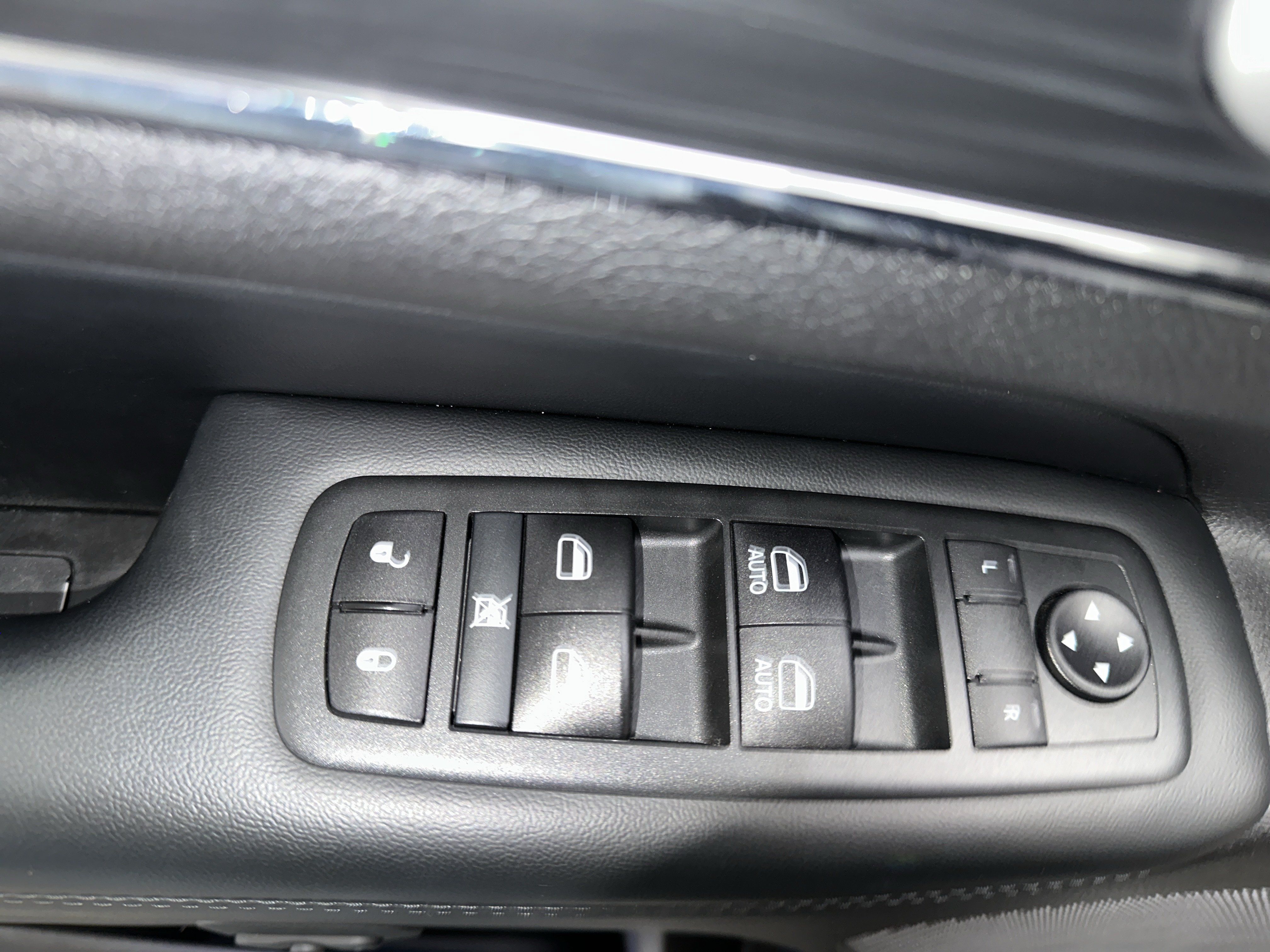 Used 2020 Jeep Grand Cherokee Limited w/ Premium Lighting Group AWD/4WD image 18