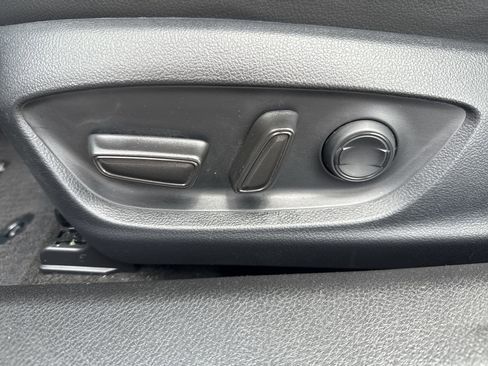 Used 2023 Toyota Camry SE image 14