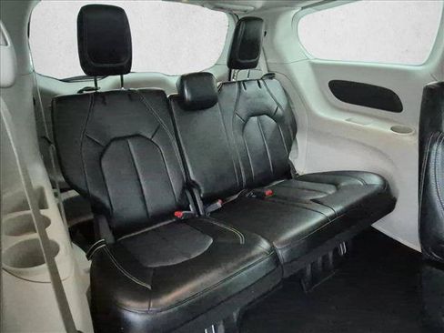 Used 2023 Chrysler Pacifica Touring-L FWD image 21