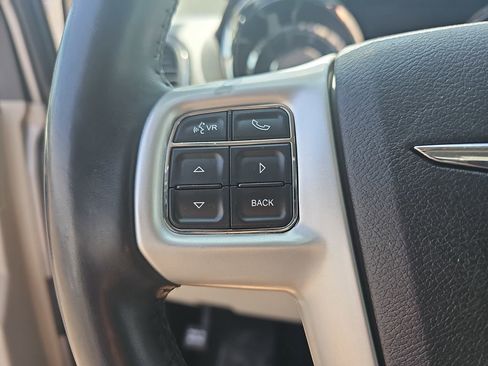 Used 2015 Chrysler Town & Country Touring FWD image 23