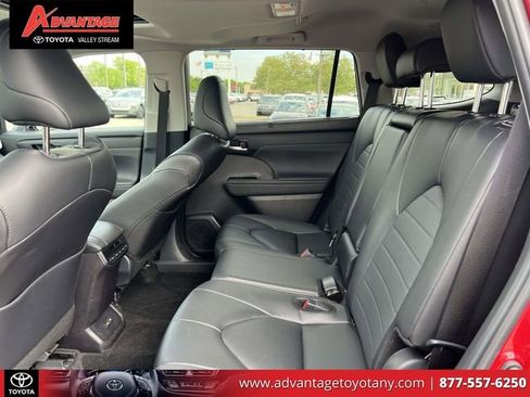 Certified 2024 Toyota Highlander XLE AWD/4WD image 13