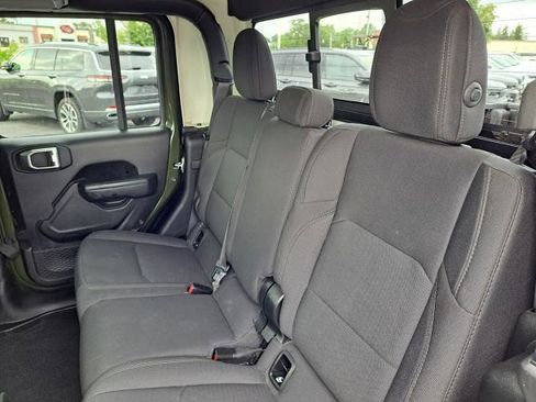 Used 2022 Jeep Gladiator Willys image 19