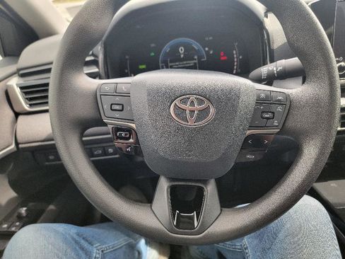 Used 2025 Toyota Camry LE image 9