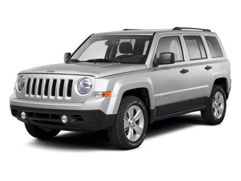 Used 2013 Jeep Patriot Latitude w/ Sun/Sound Group image 4