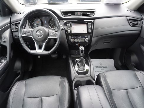Used 2017 Nissan Rogue SL w/ SL Premium Package FWD image 2