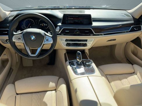 Used 2016 BMW 750i image 17