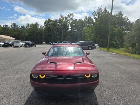 Used 2019 Dodge Challenger SXT RWD image 11