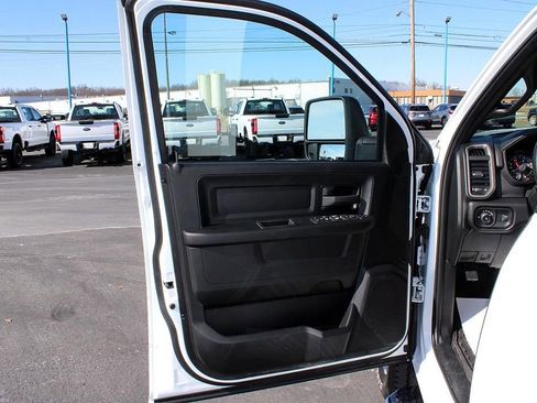 Used 2024 RAM 2500 Tradesman w/ Chrome Appearance Group image 10