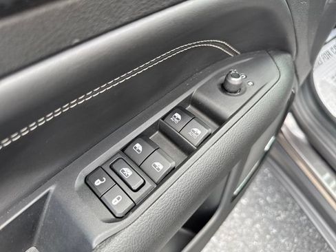 Used 2023 Jeep Compass Latitude w/ Sun and Sound Group AWD/4WD image 12