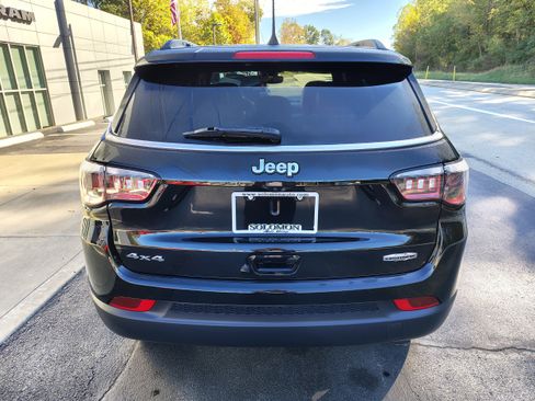 Certified 2023 Jeep Compass Latitude image 8