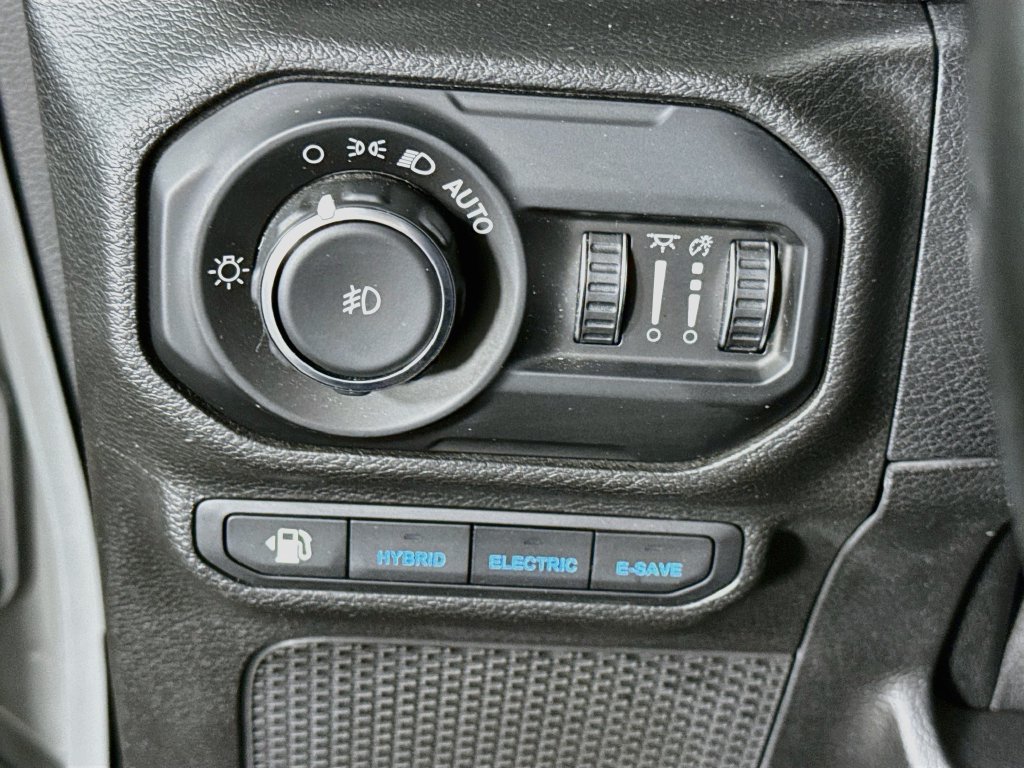 Used 2021 Jeep Wrangler Unlimited Sahara w/ Cold Weather Group AWD/4WD image 19