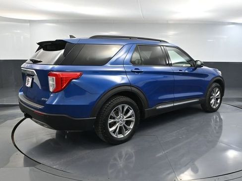 Used 2022 Ford Explorer XLT w/ Equipment Group 202A image 6