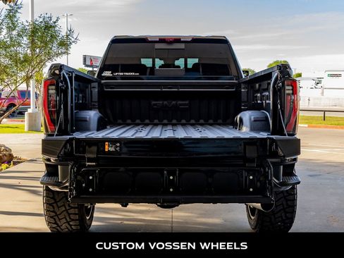 Used 2025 GMC Sierra 2500 AT4X image 8