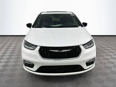 New 2026 Chrysler Pacifica Limited w/ Trailer Tow Group