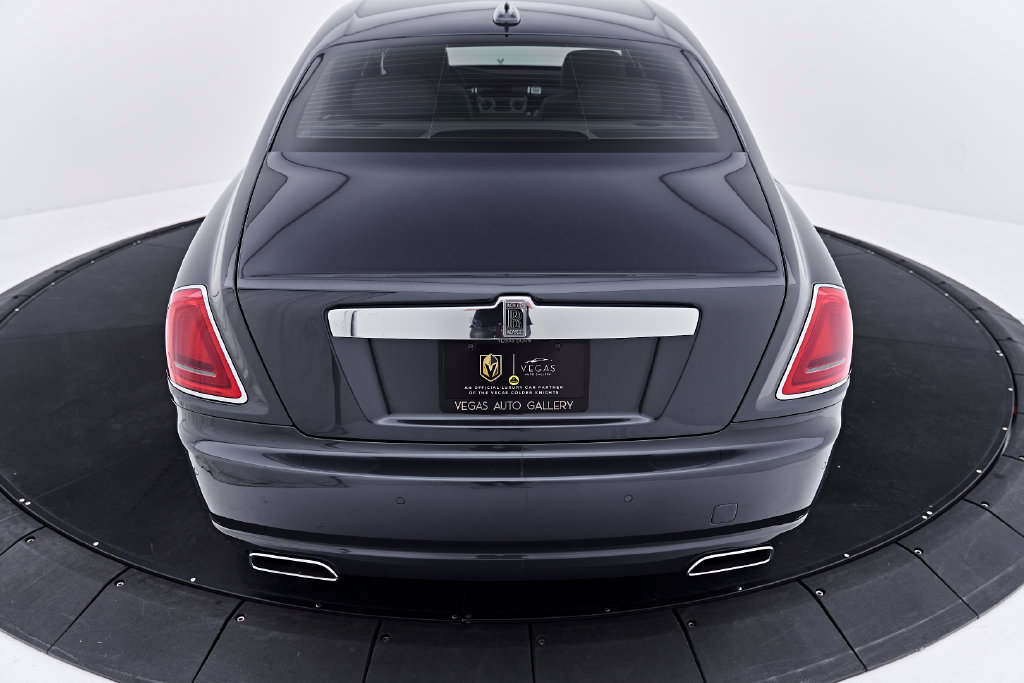 Used 2016 Rolls-Royce Ghost RWD image 21