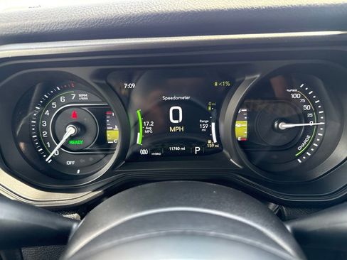 Used 2024 Jeep Wrangler Unlimited AWD/4WD image 15
