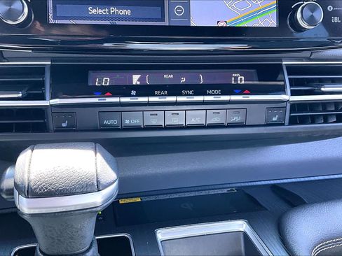 Used 2024 Toyota Sienna XLE Woodland Edition image 34