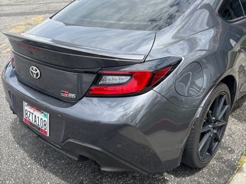 Used 2022 Toyota GR86 Premium w/ ALL Weather Mat Package (TMS) RWD image 5