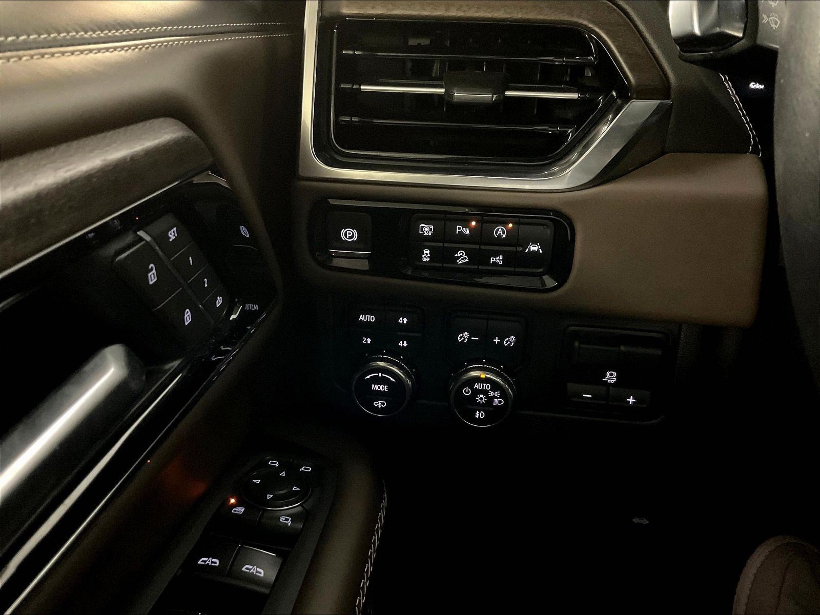 Used 2025 GMC Yukon Denali Ultimate AWD/4WD image 14