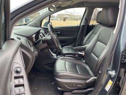 Used 2022 Chevrolet Trax LT w/ Premium Seat Package image 8