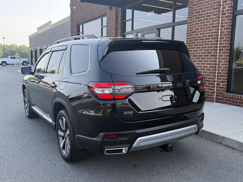 Used 2024 Honda Pilot Touring image 4