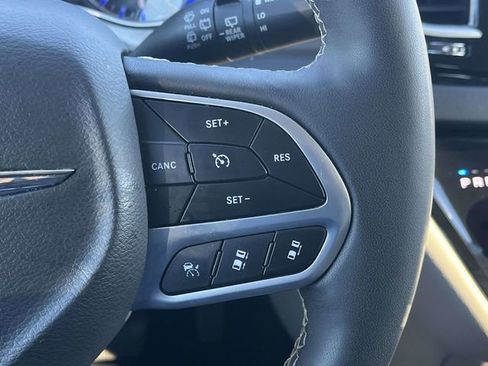 Used 2024 Chrysler Pacifica Touring-L image 26