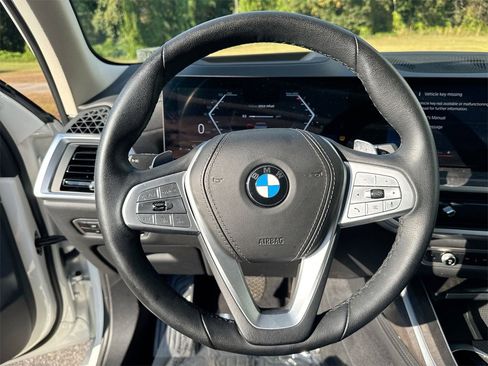 Used 2023 BMW X7 xDrive40i w/ Premium Package image 16