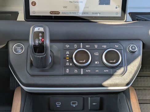 Used 2022 Land Rover Defender 110 image 22