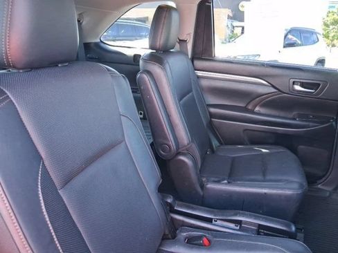 Used 2018 Toyota Highlander Limited AWD/4WD image 15