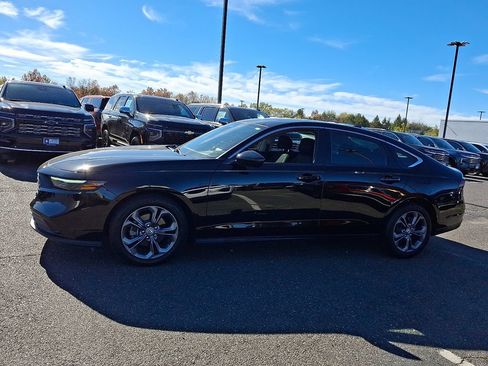 Used 2023 Honda Accord EX image 7