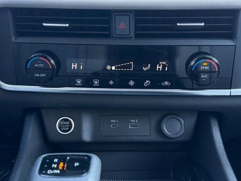 Used 2023 Nissan Rogue SV image 28