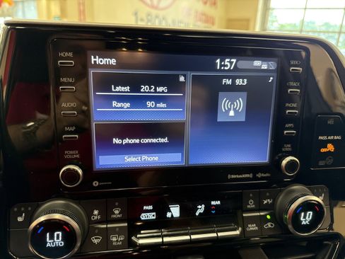 Used 2022 Toyota Highlander XLE image 56