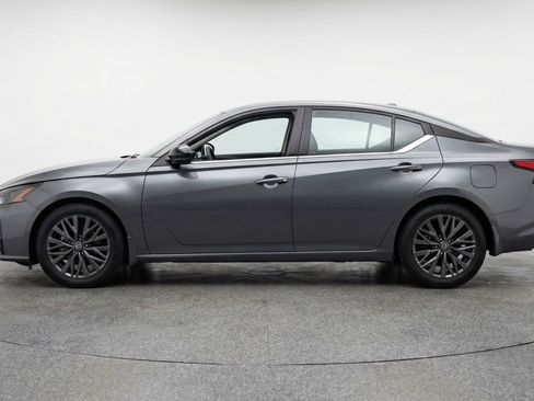 Used 2025 Nissan Altima 2.5 SV image 5