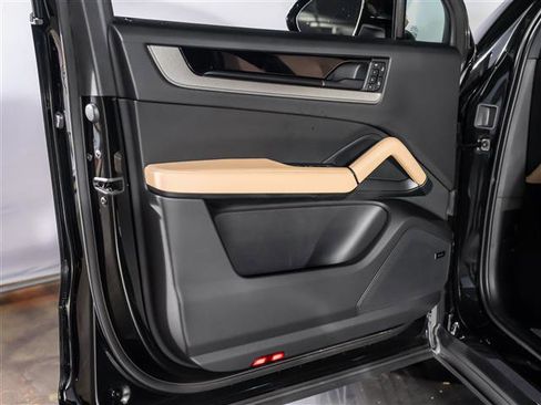 Certified 2025 Porsche Cayenne image 21