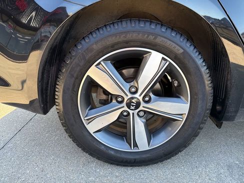 Used 2018 Kia Forte S w/ S Technology Plus Package FWD image 17