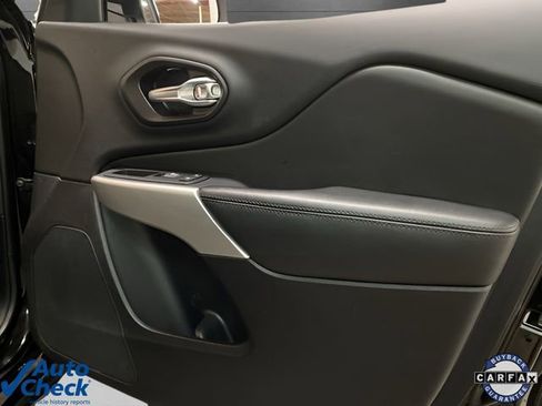 Used 2017 Jeep Cherokee Overland w/ Technology Group image 74