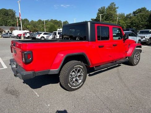Used 2024 Jeep Gladiator Sport AWD/4WD image 4