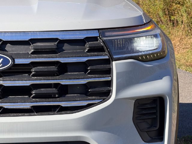 New 2027 Ford Explorer Active AWD/4WD image 2