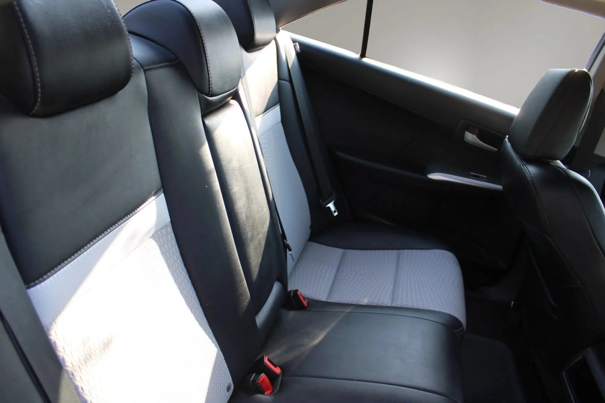 Used 2013 Toyota Camry SE FWD image 25
