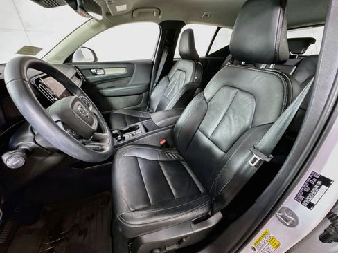 Used 2024 Volvo XC40 B5 Core w/ Climate Package AWD/4WD image 13