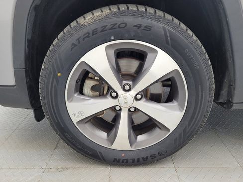 Used 2021 Jeep Cherokee Limited AWD/4WD image 31