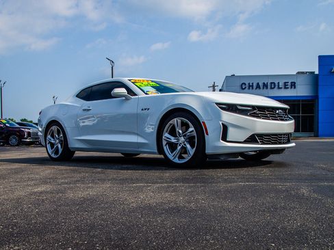 Used 2022 Chevrolet Camaro LT RWD image 9