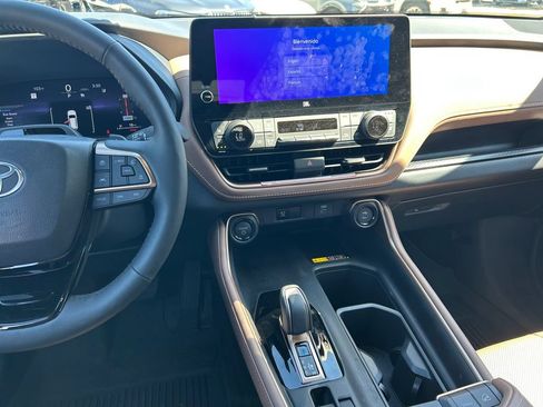 Used 2025 Toyota Grand Highlander AWD Hybrid image 21